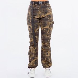 These cargo pants are so cute… ready to wear
